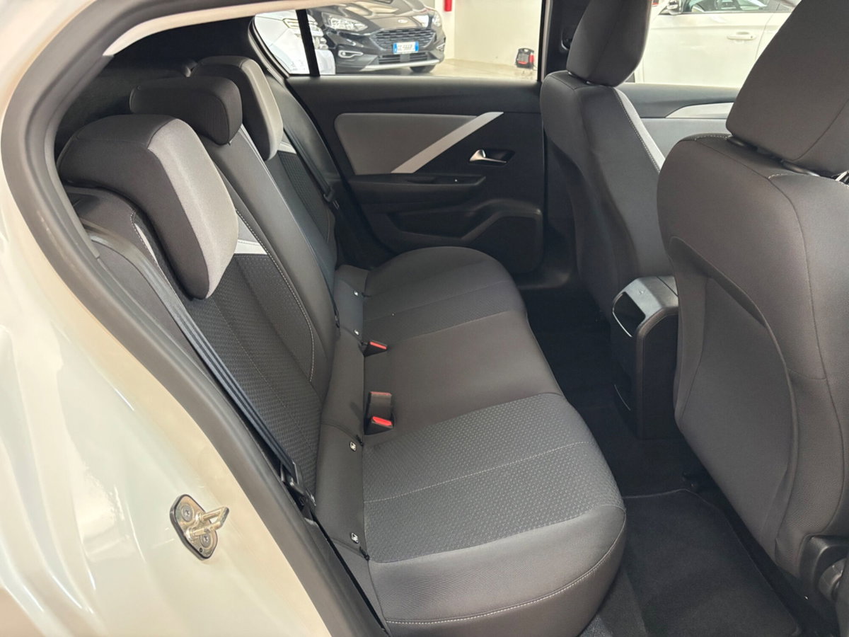 Opel Astra 1.5 Turbo Diesel 130 CV Edition (8)