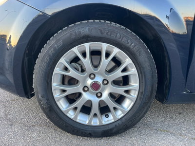 Fiat Punto Evo 1.3 Mjt 95 CV DPF 5 porte S&S Dualogic Emotion (18)