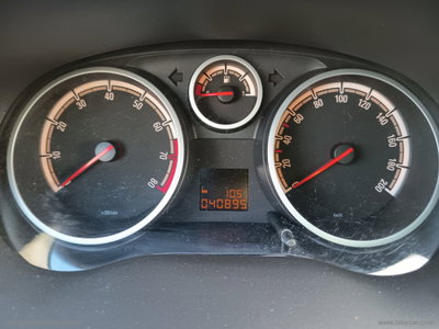 Opel Corsa 1.2 85CV 5 porte GPL-TECH Edition (10)