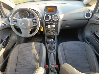 Opel Corsa 1.2 85CV 5 porte GPL-TECH Edition (8)