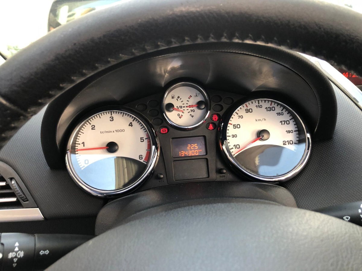 Peugeot 207 Cabrio HDi 110CV CC Féline (19)