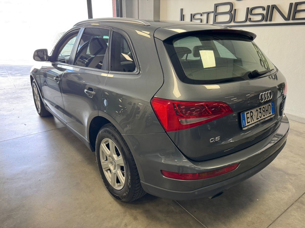 Audi Q5 2.0 TDI 143 CV (6)