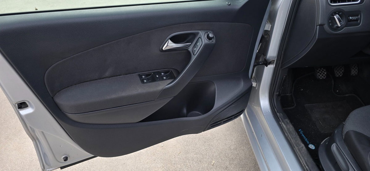 Volkswagen Polo 1.6 TDI 90CV DPF 5 porte Highline (12)