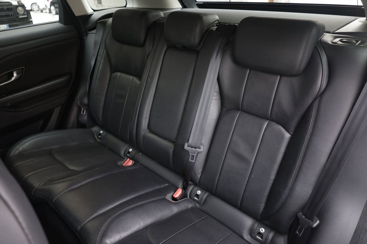 Land Rover Range Rover Evoque 2.0 eD4 5p. SE (3)