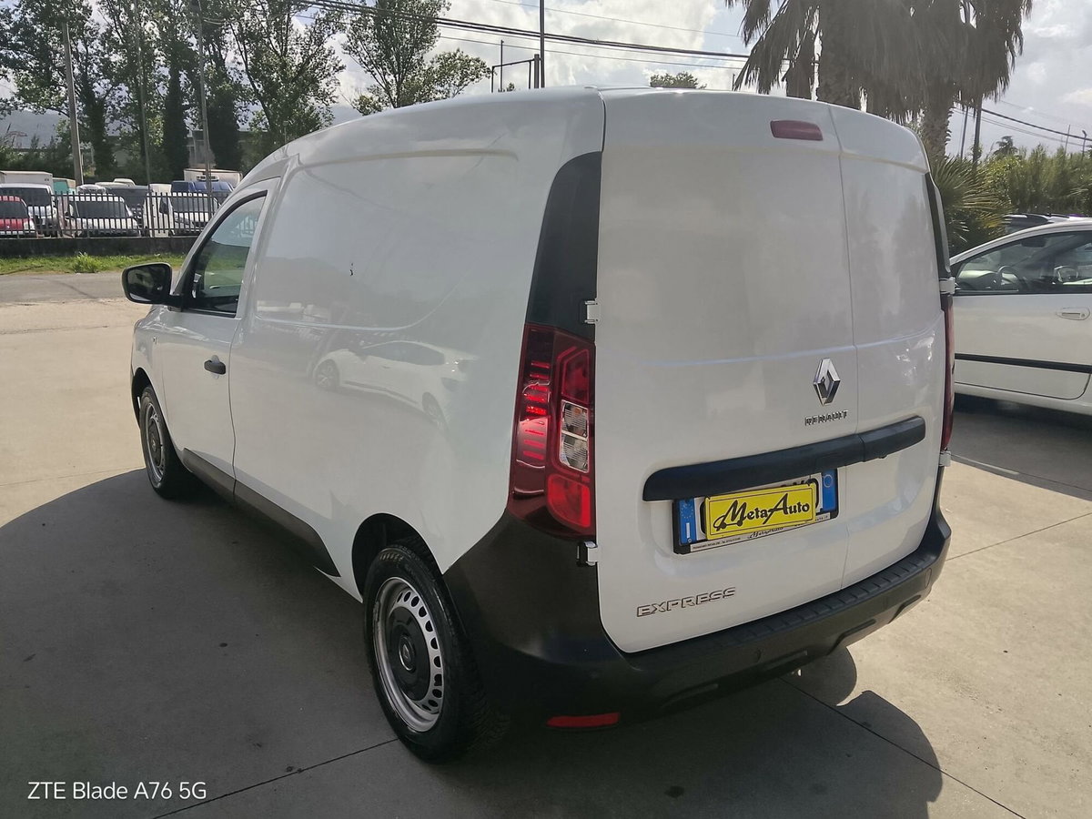 Renault Express van 1.5 Blue dci 95cv (4)