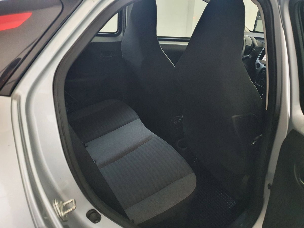 Toyota Aygo 1.0 VVT-i 72 CV 5 porte x-play (10)