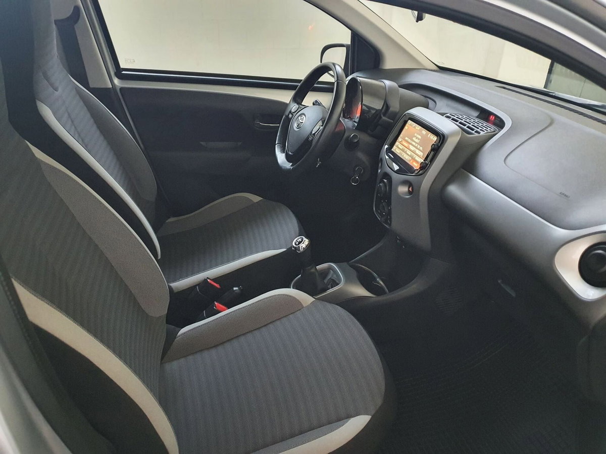 Toyota Aygo 1.0 VVT-i 72 CV 5 porte x-play (11)