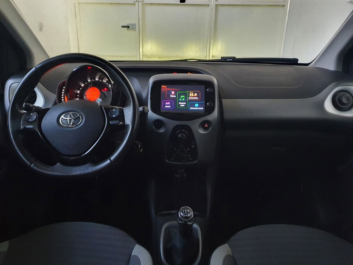 Toyota Aygo 1.0 VVT-i 72 CV 5 porte x-play (12)