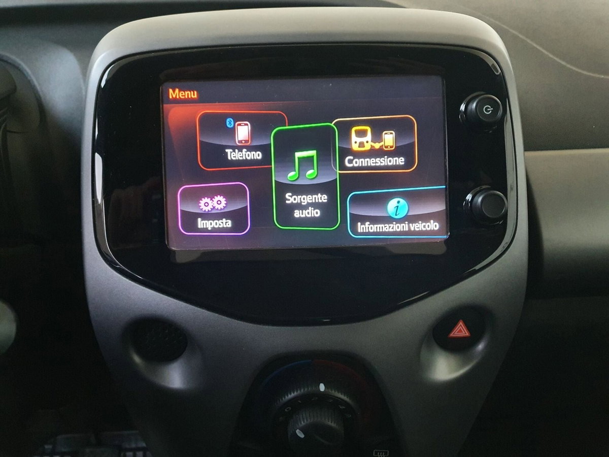 Toyota Aygo 1.0 VVT-i 72 CV 5 porte x-play (13)
