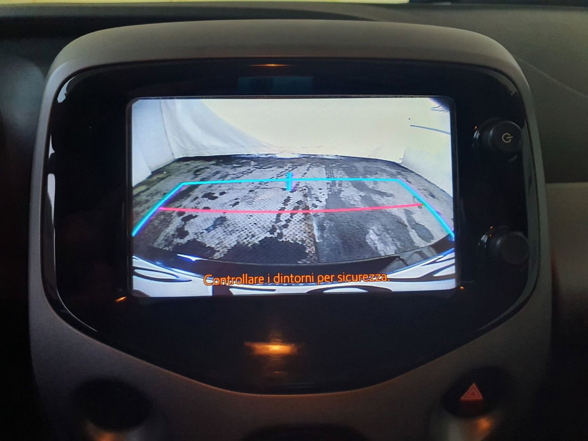 Toyota Aygo 1.0 VVT-i 72 CV 5 porte x-play (14)