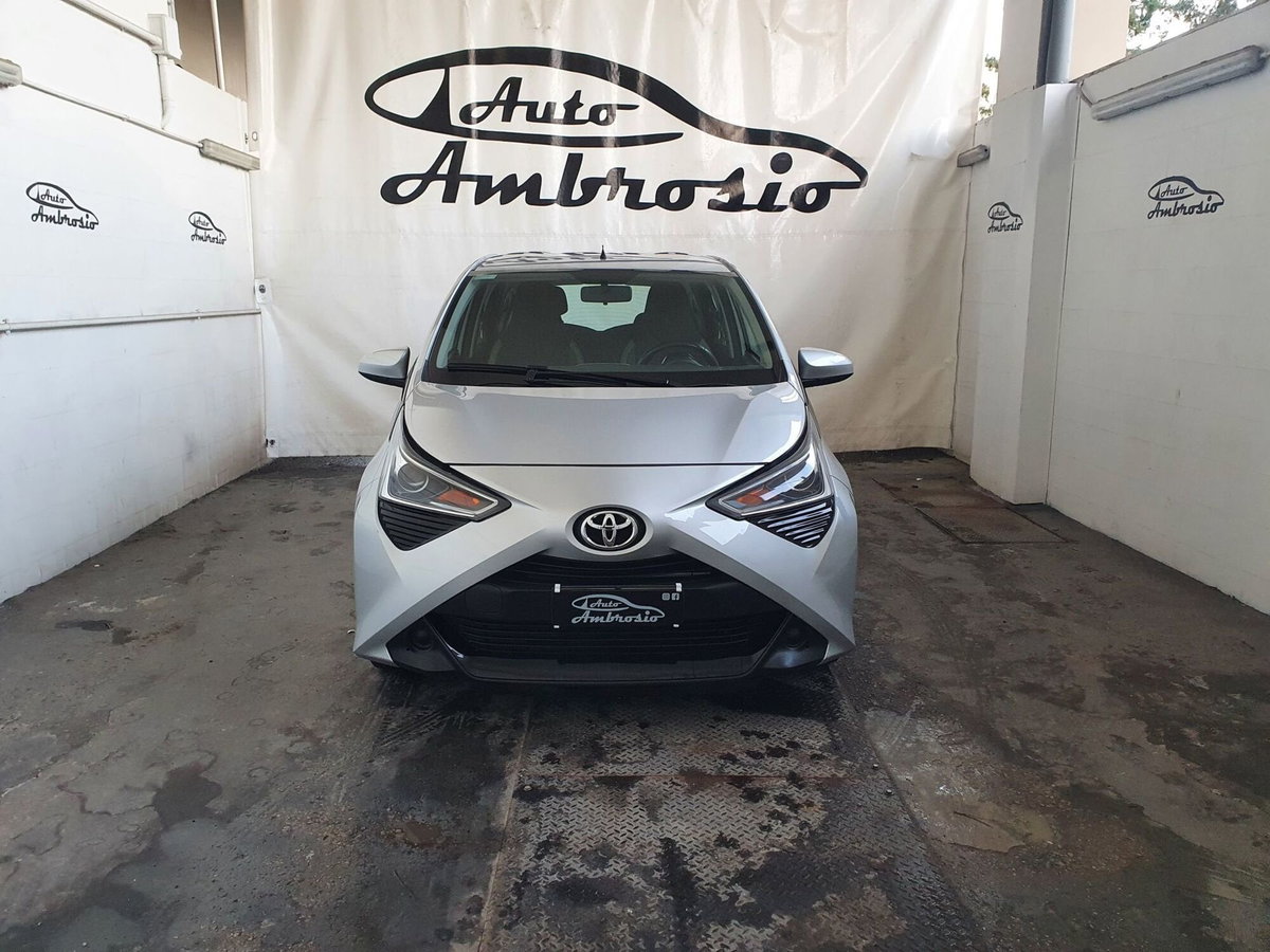 Toyota Aygo 1.0 VVT-i 72 CV 5 porte x-play (2)