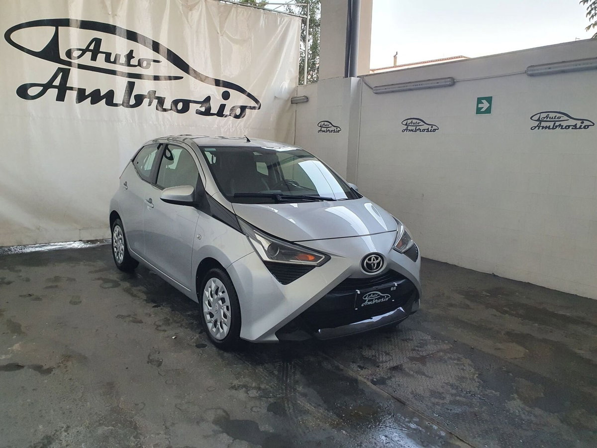 Toyota Aygo 1.0 VVT-i 72 CV 5 porte x-play (3)