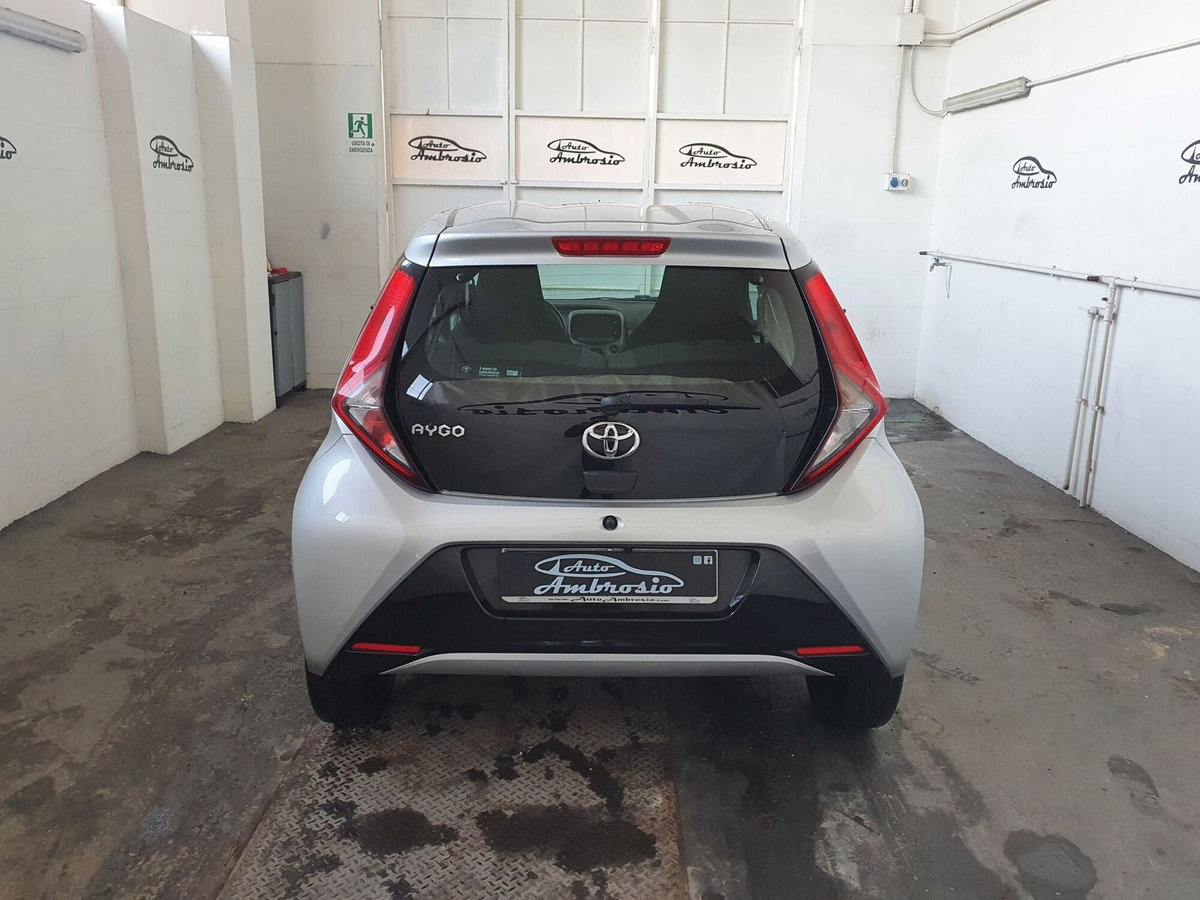 Toyota Aygo 1.0 VVT-i 72 CV 5 porte x-play (5)