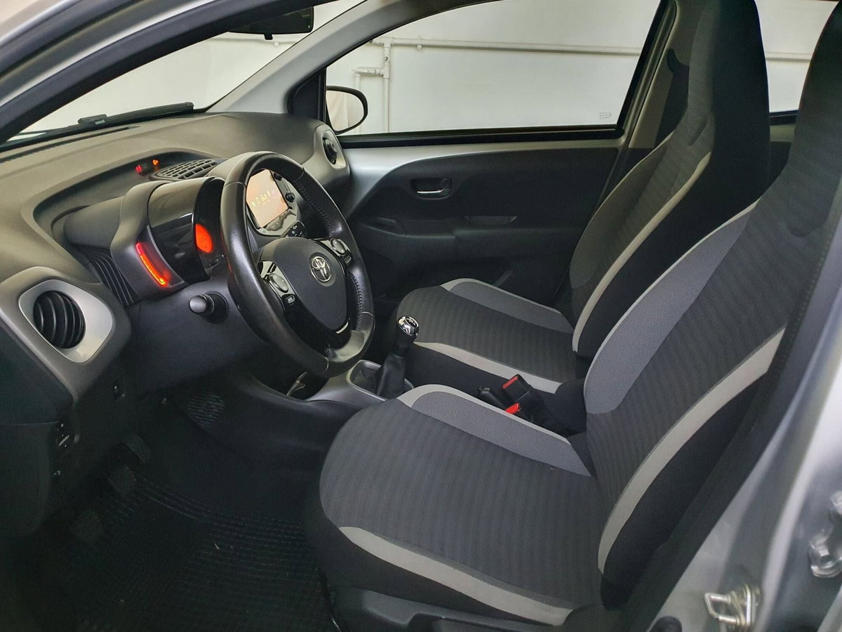 Toyota Aygo 1.0 VVT-i 72 CV 5 porte x-play (7)