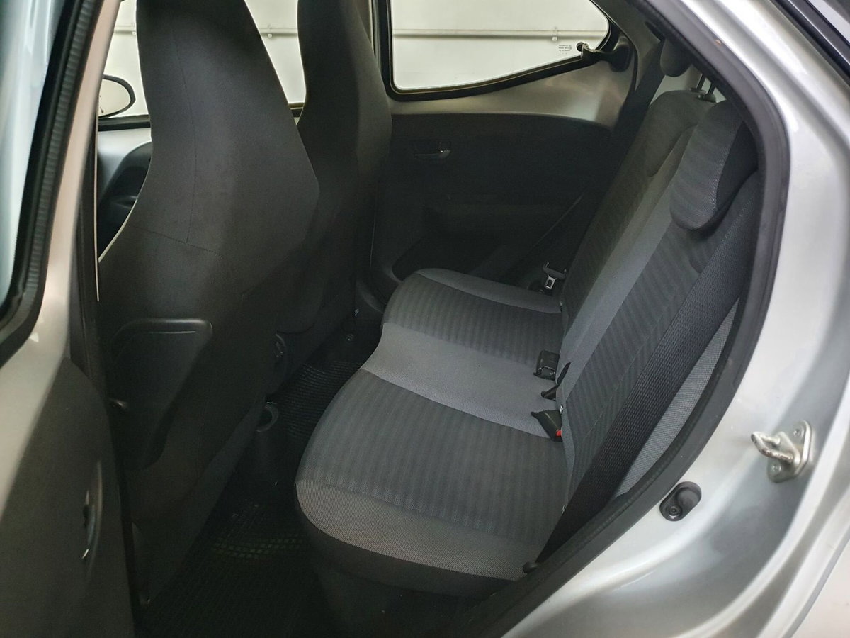 Toyota Aygo 1.0 VVT-i 72 CV 5 porte x-play (9)