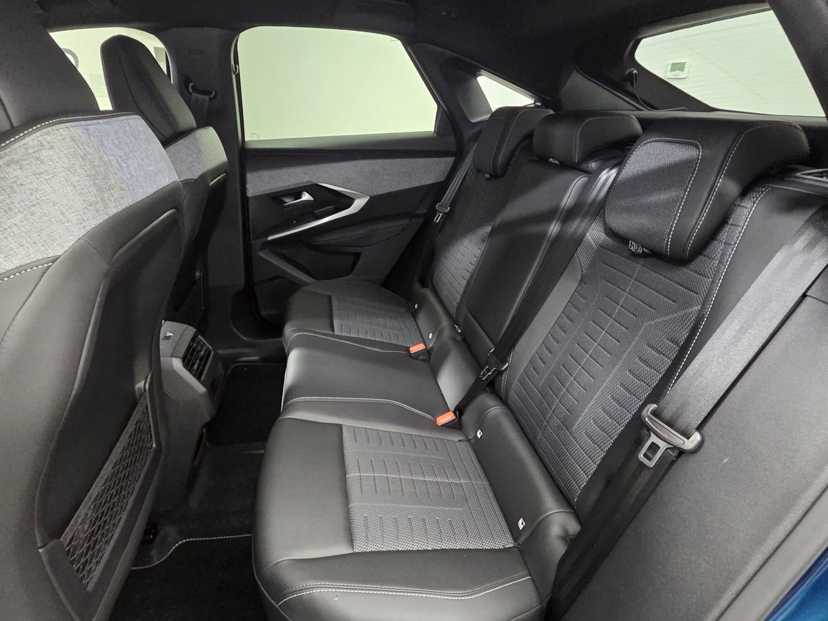 Peugeot 3008 1.2 hybrid GT Exclusive 145cv e-dcs6 (11)