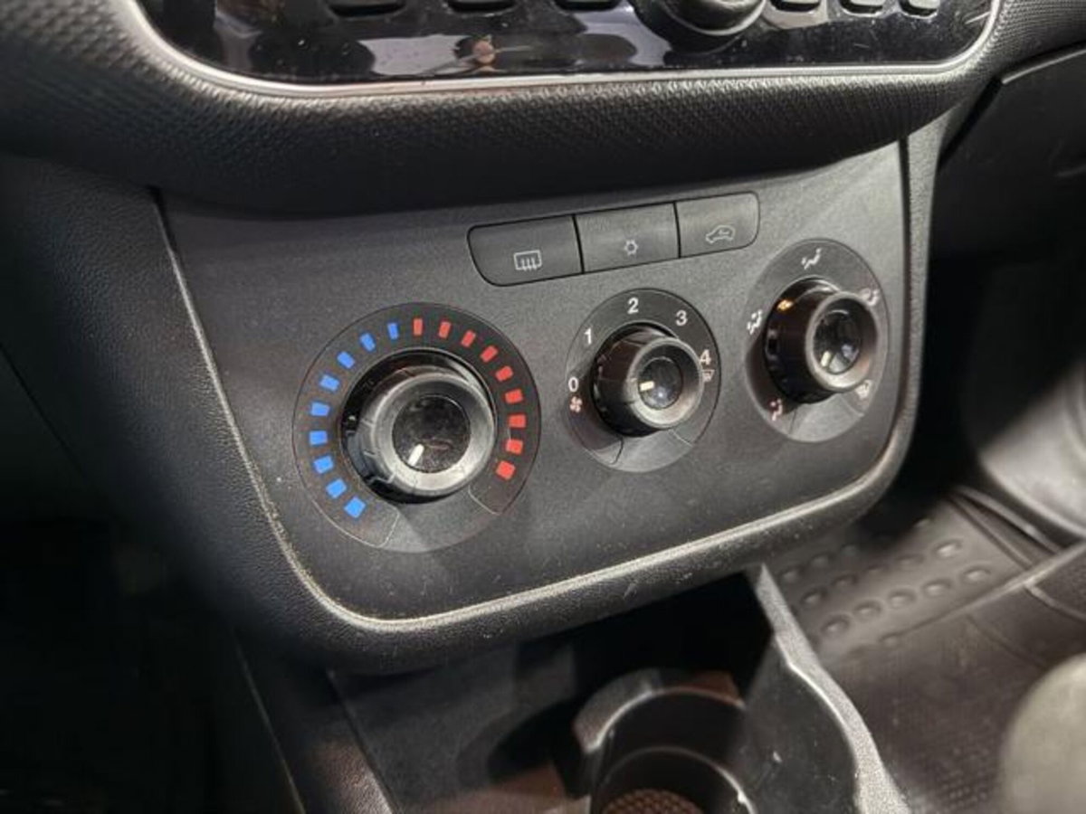 Fiat Punto 1.4 8V 5 porte Natural Power Easy (11)