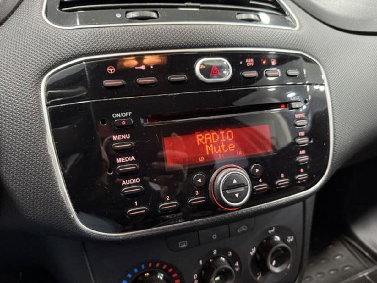 Fiat Punto 1.4 8V 5 porte Natural Power Easy (12)