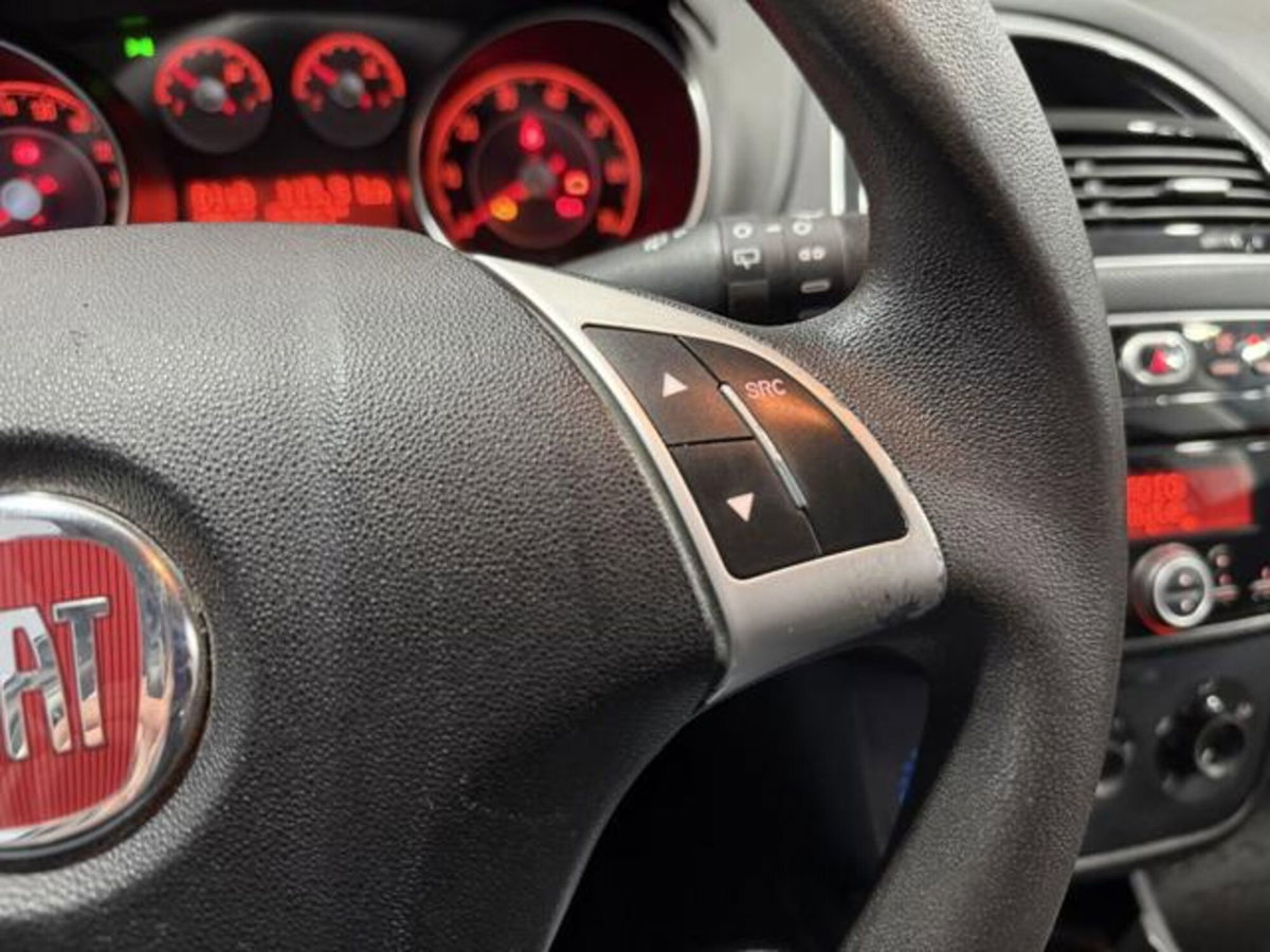 Fiat Punto 1.4 8V 5 porte Natural Power Easy (13)