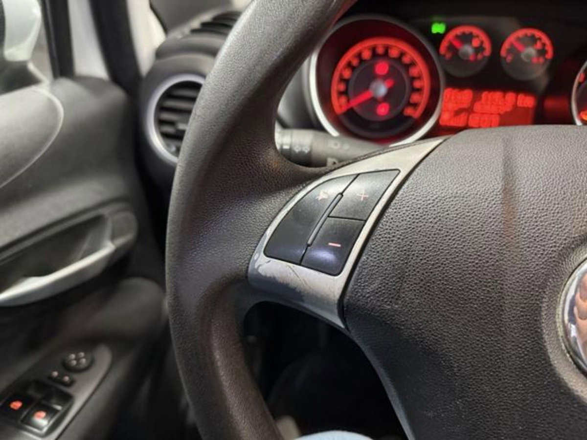 Fiat Punto 1.4 8V 5 porte Natural Power Easy (14)