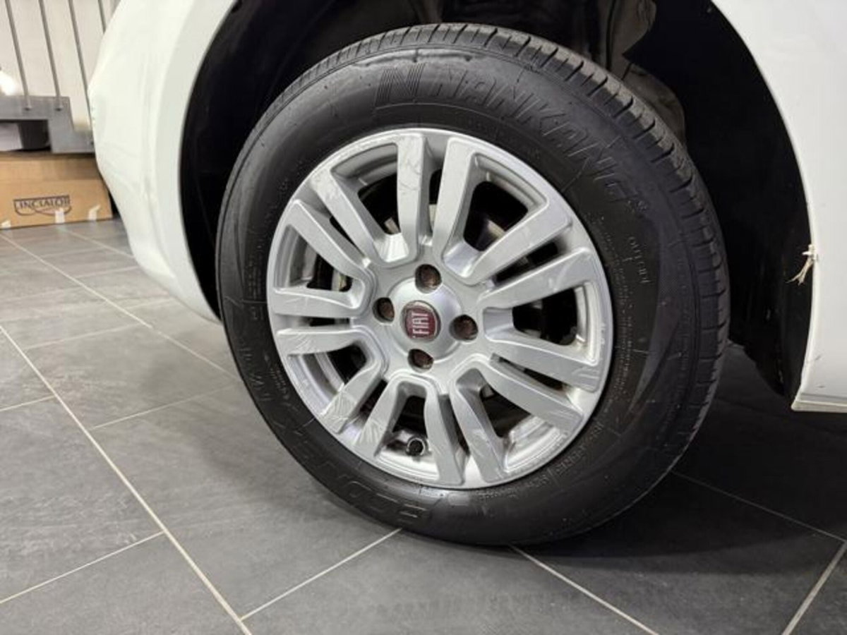 Fiat Punto 1.4 8V 5 porte Natural Power Easy (4)