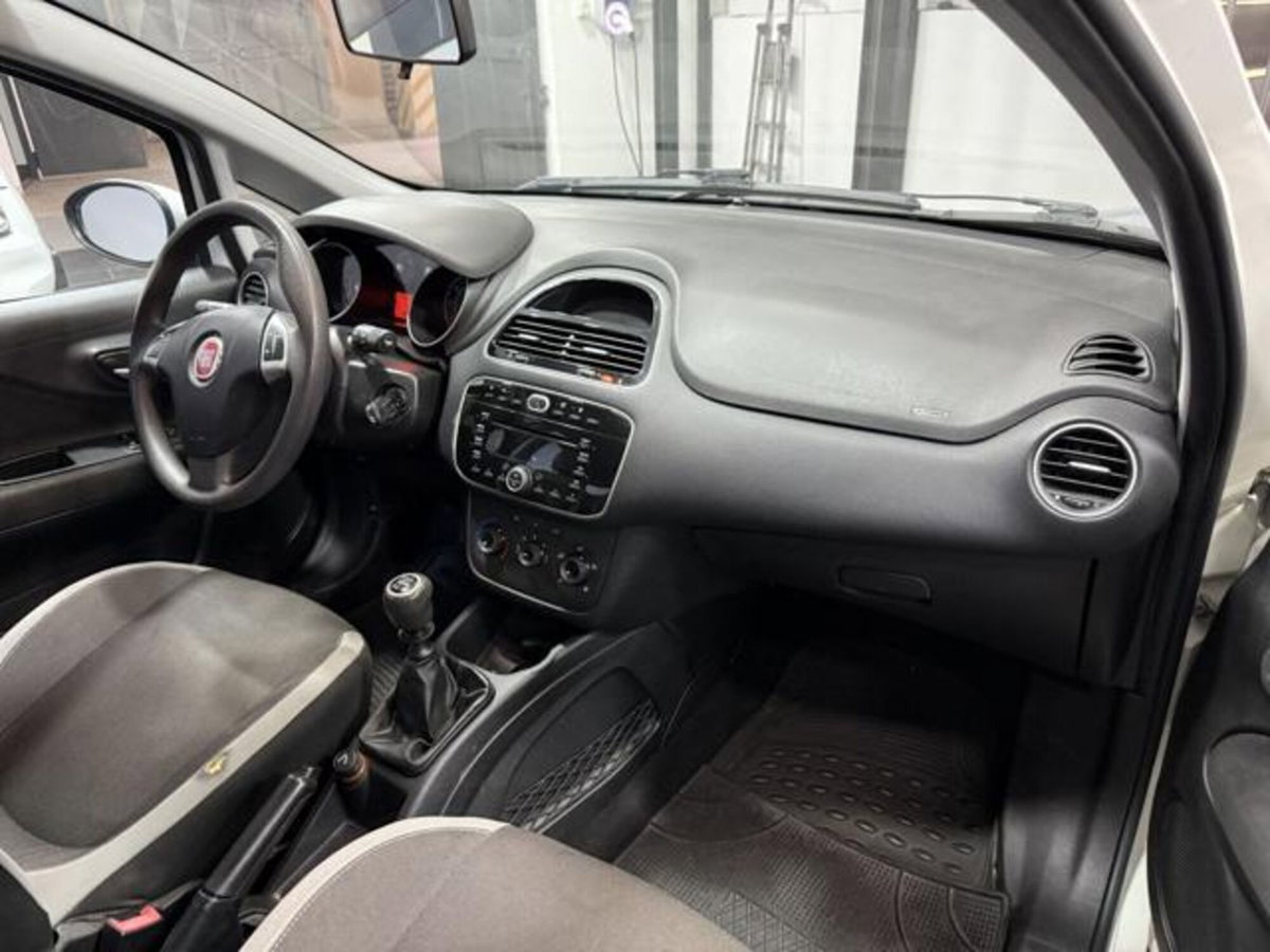 Fiat Punto 1.4 8V 5 porte Natural Power Easy (9)