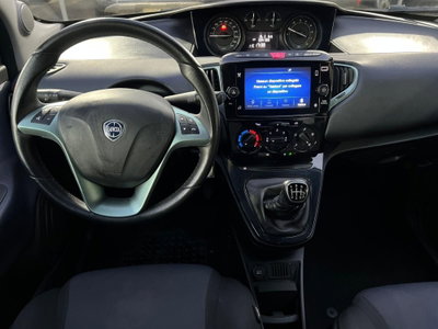 Lancia Ypsilon 1.0 FireFly 5 porte S&S Hybrid Gold Plus (7)
