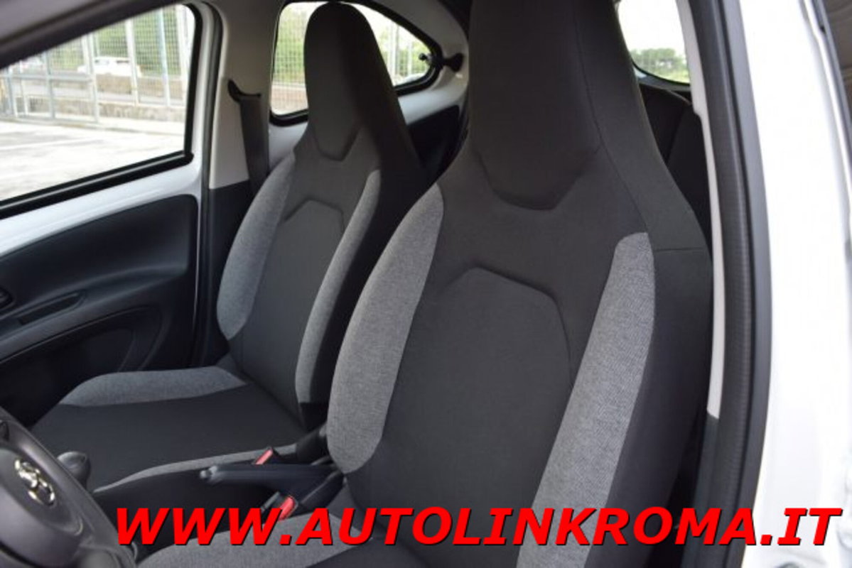 Toyota Aygo X 1.0 VVT-i 72 CV 5 porte Limited Air (11)