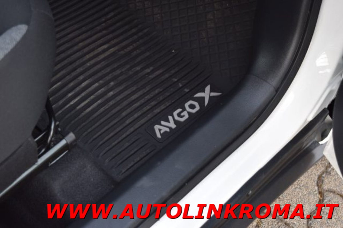 Toyota Aygo X 1.0 VVT-i 72 CV 5 porte Limited Air (17)
