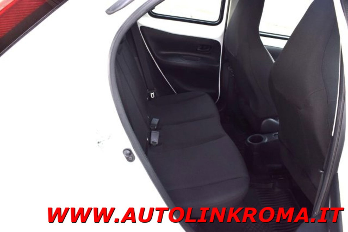 Toyota Aygo X 1.0 VVT-i 72 CV 5 porte Limited Air (8)