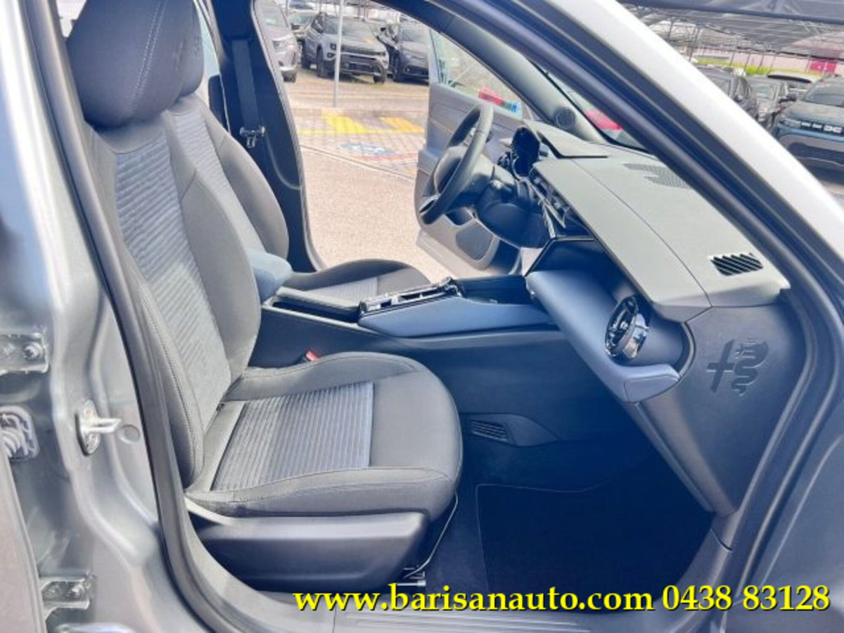 Alfa Romeo Junior elettrica Ti 156cv (6)