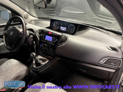 Lancia Ypsilon 1.0 FireFly 5 porte S&S Hybrid Silver Plus (12)