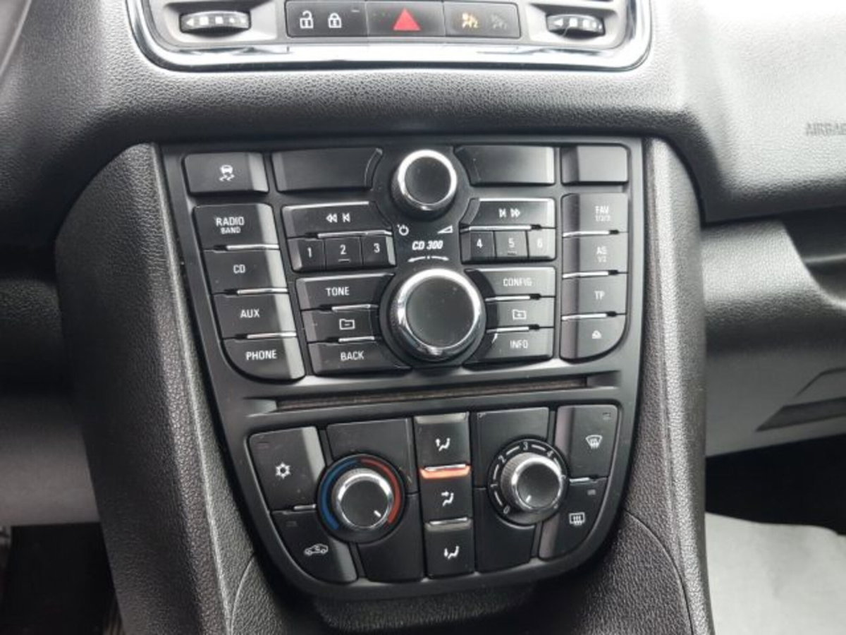 Opel Meriva 1.7 CDTI 110CV Cosmo (16)