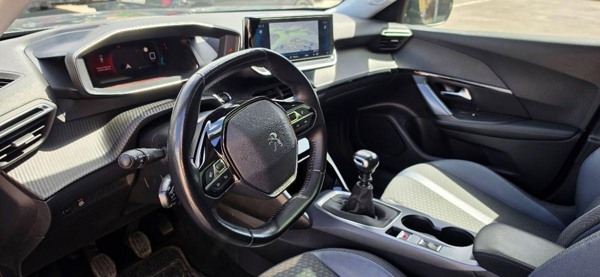Peugeot 2008 BlueHDi 100 S&S Allure (10)