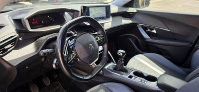 Peugeot 2008 BlueHDi 100 S&S Allure (10)