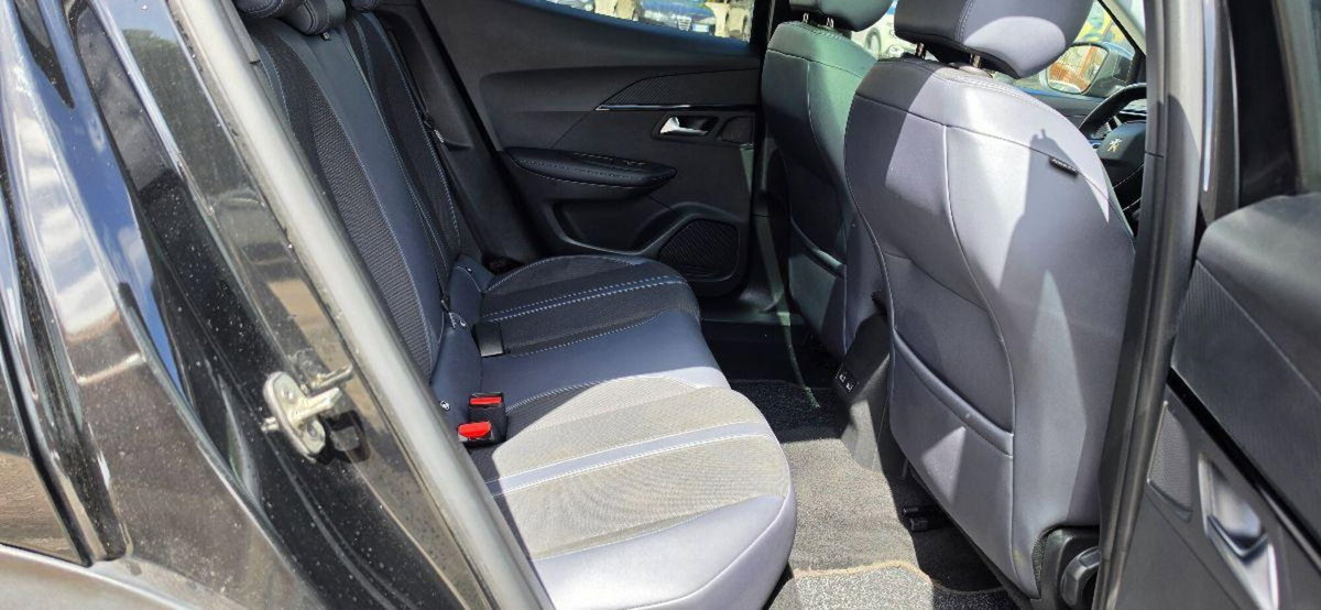 Peugeot 2008 BlueHDi 100 S&S Allure (16)