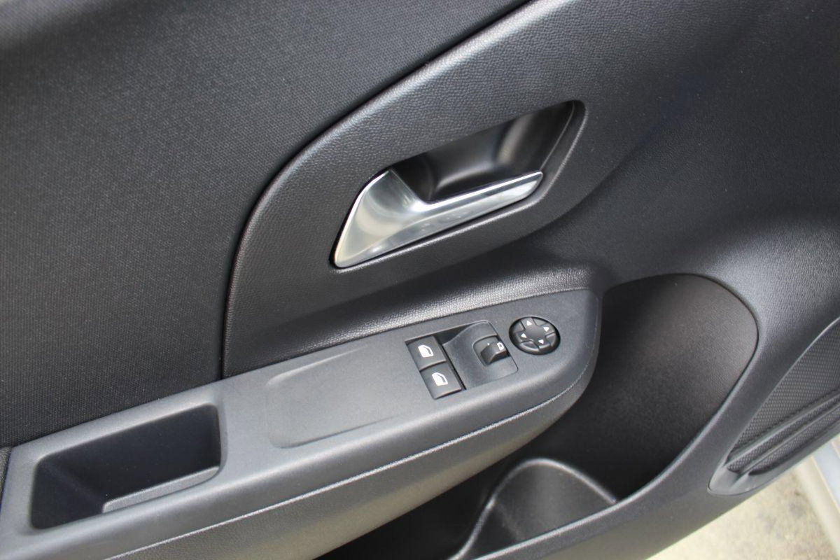 Opel Corsa 1.2 Edition (8)