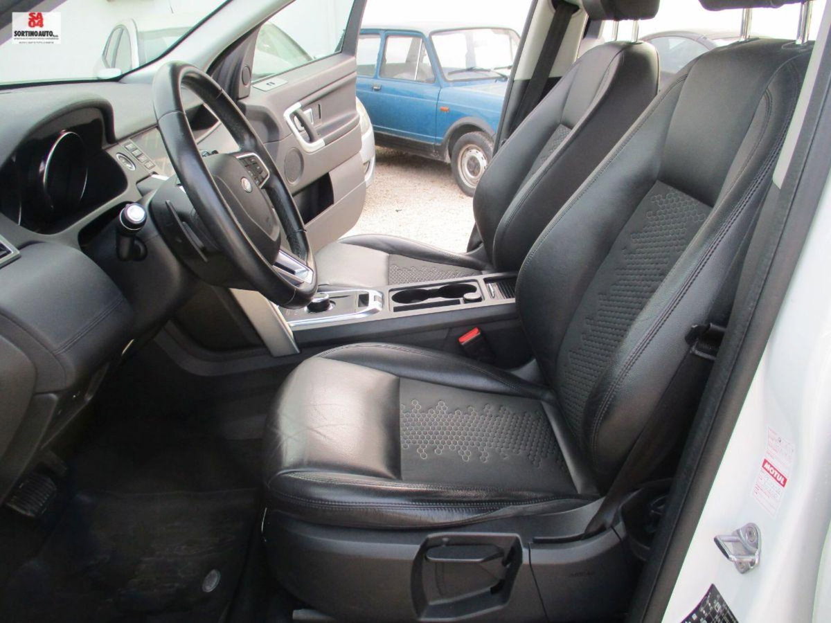 Land Rover Discovery Sport 2.0 TD4 150 CV HSE (14)
