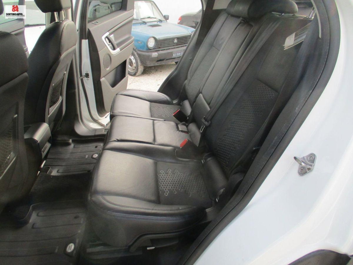 Land Rover Discovery Sport 2.0 TD4 150 CV HSE (15)