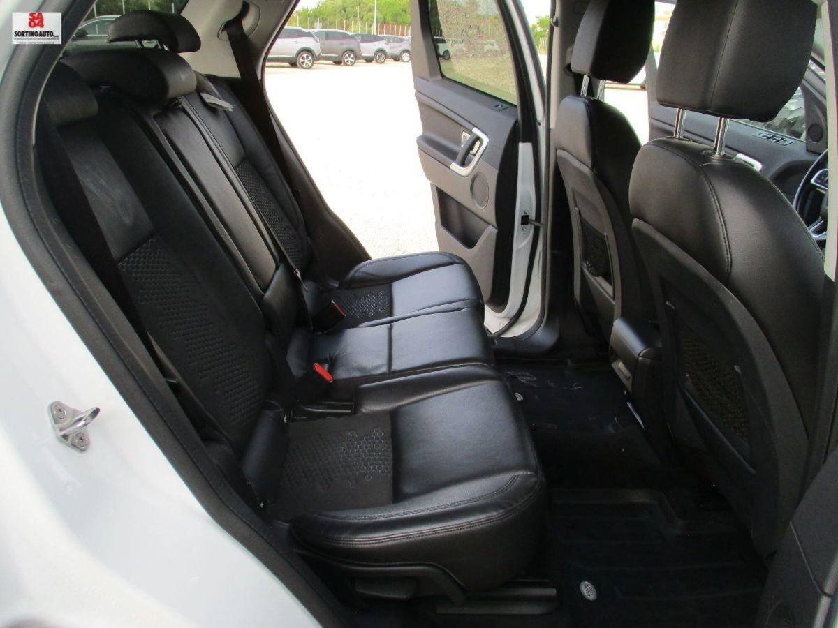 Land Rover Discovery Sport 2.0 TD4 150 CV HSE (17)