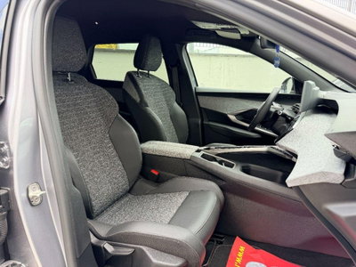 Peugeot 5008 1.2 hybrid Allure 145cv e-dcs6 (11)
