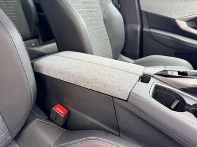 Peugeot 5008 1.2 hybrid Allure 145cv e-dcs6 (14)