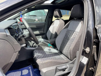 Volkswagen Taigo 1.0 tsi R-Line 115cv (12)