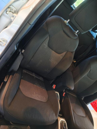 Jeep Renegade 1.6 Mjt 120 CV Limited (10)