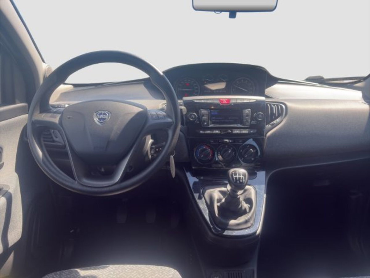 Lancia Ypsilon 1.0 FireFly 5 porte S&S Hybrid Silver Plus (11)