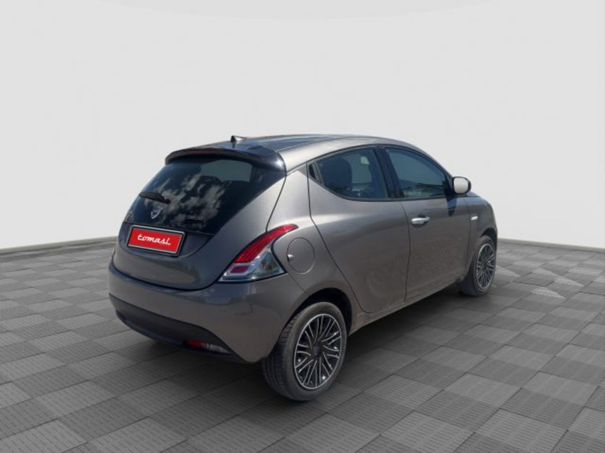 Lancia Ypsilon 1.0 FireFly 5 porte S&S Hybrid Silver Plus (5)