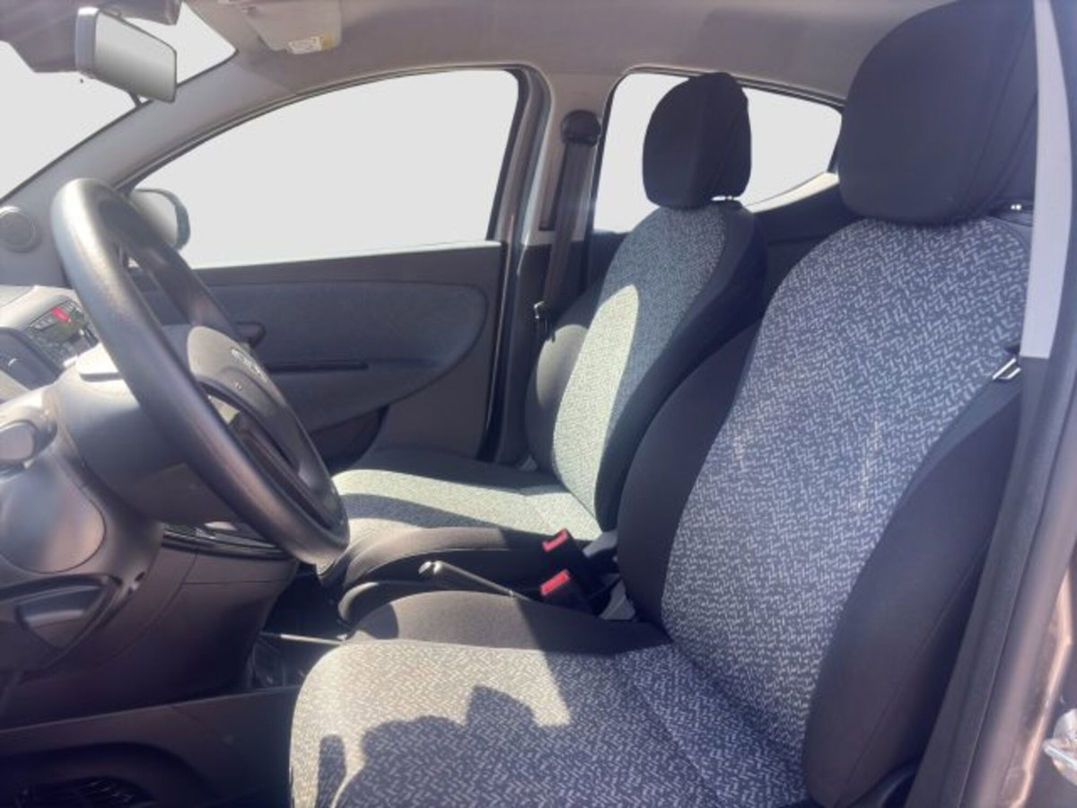 Lancia Ypsilon 1.0 FireFly 5 porte S&S Hybrid Silver Plus (9)