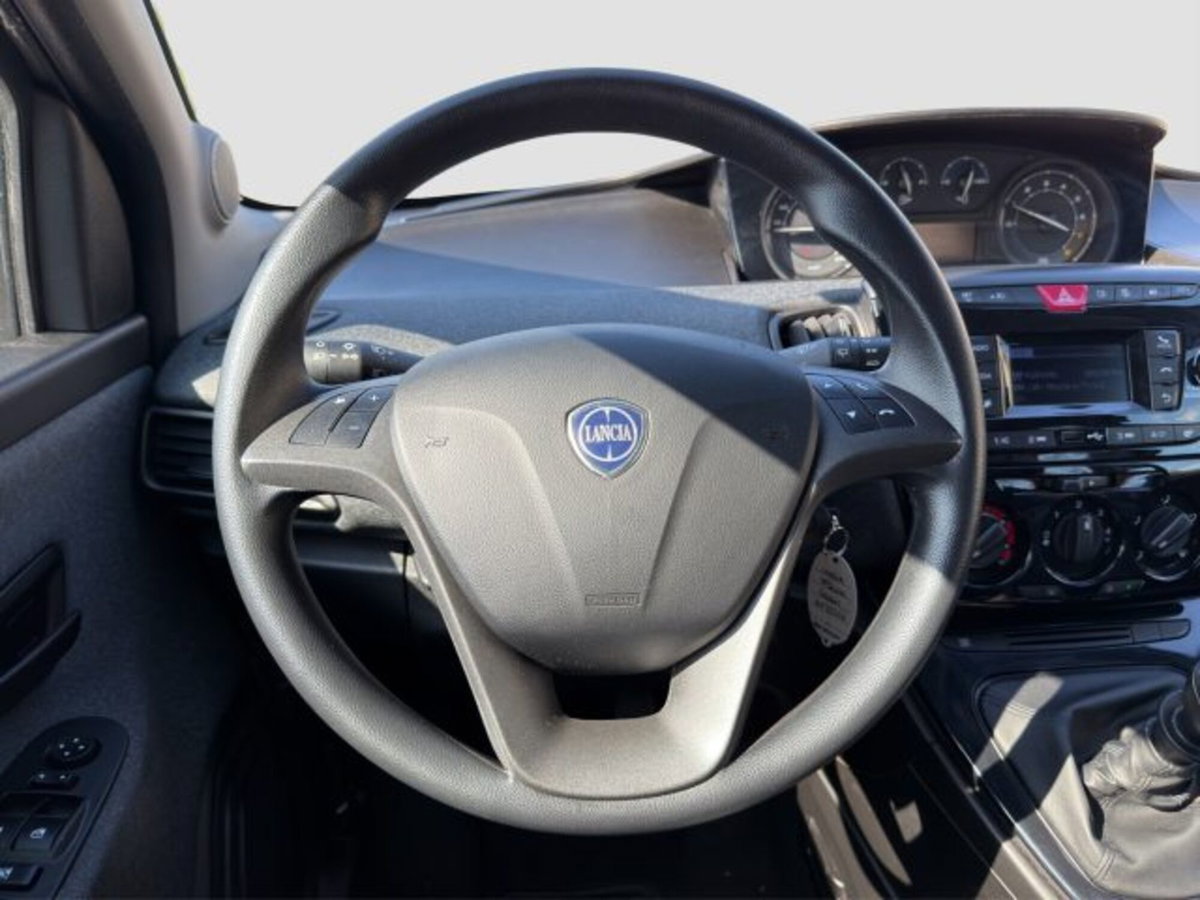 Lancia Ypsilon 1.0 FireFly 5 porte S&S Hybrid Silver Plus (13)