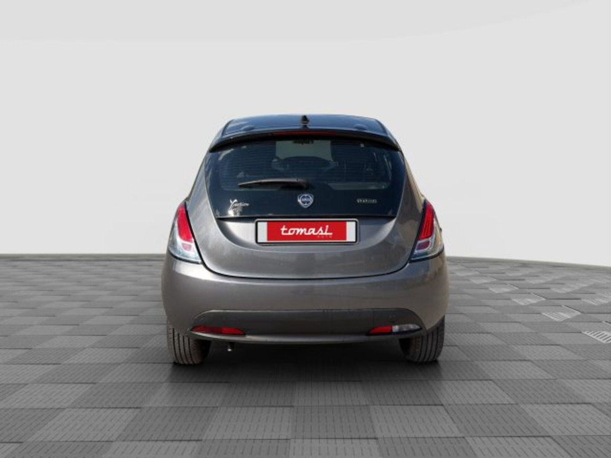 Lancia Ypsilon 1.0 FireFly 5 porte S&S Hybrid Silver Plus (4)