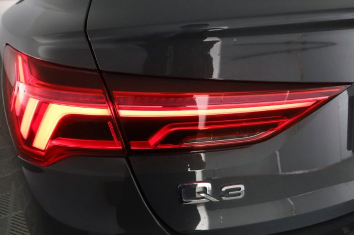 Audi Q3 Sportback 35 TDI quattro S tronic Business Plus (10)